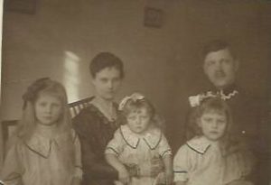 Siostry Zaruskie z rodzicami chrzestnymi
