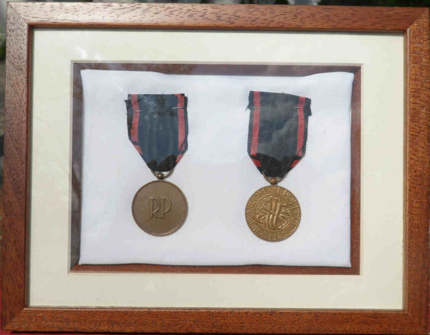 krzyż i medal niepodległości odznaczenia dziadków